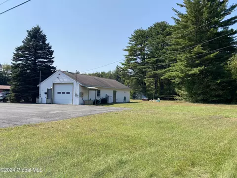 7177 Fish House Rd, Galway, NY 12074