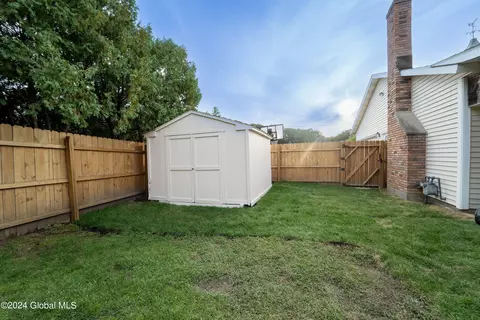 2010 Anthony Dr, Schenectady, NY 12303 photo 28