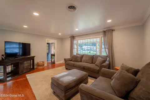 2010 Anthony Dr, Schenectady, NY 12303 photo 13