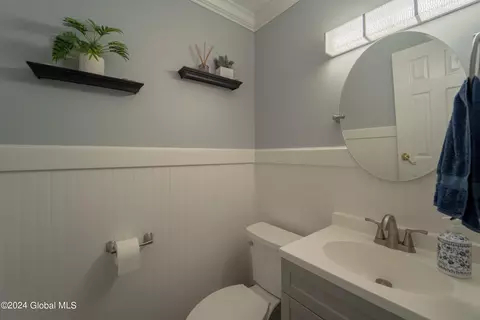 2010 Anthony Dr, Schenectady, NY 12303 photo 14