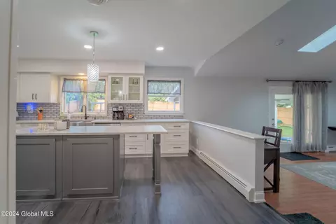 2010 Anthony Dr, Schenectady, NY 12303 photo 3