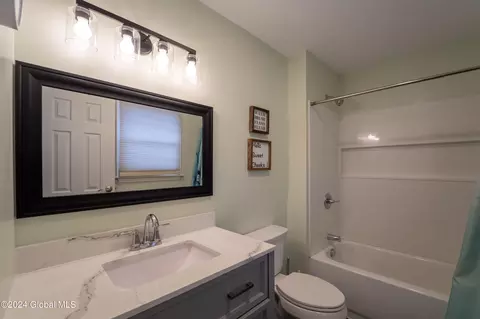 2010 Anthony Dr, Schenectady, NY 12303 photo 21