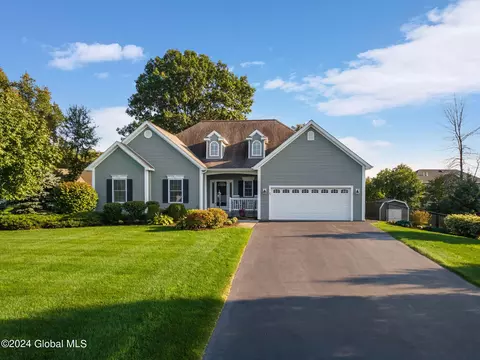 27 Chapel Hill Blvd, Ballston Lake, NY 12019