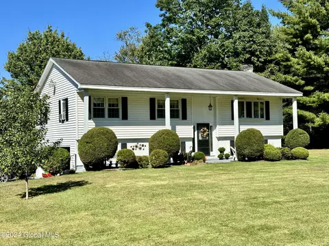 13 Wall St, Corinth, NY 12822