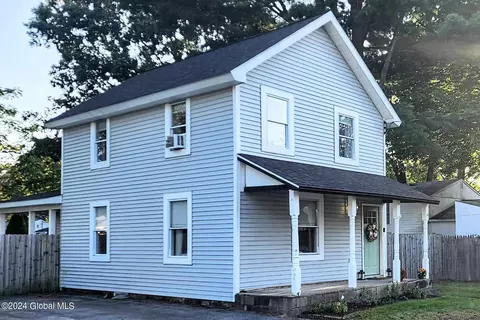 34 E Fenlon St, Saratoga Springs, NY 12866