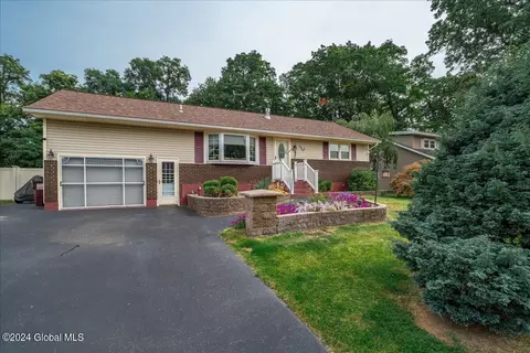 1274 Princetown Rd, Schenectady, NY 12306