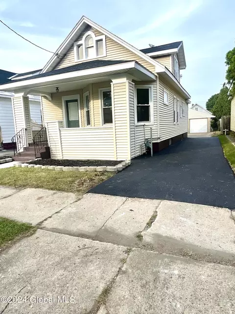 1537 Richard St, Schenectady, NY 12303
