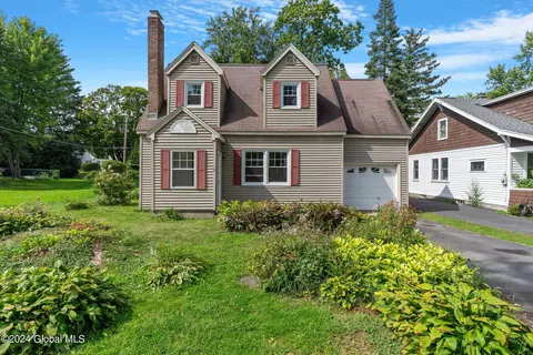 18 Kakely St, Albany, NY 12208