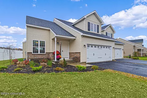 19 Chip Shot Way, Mechanicville, NY 12118