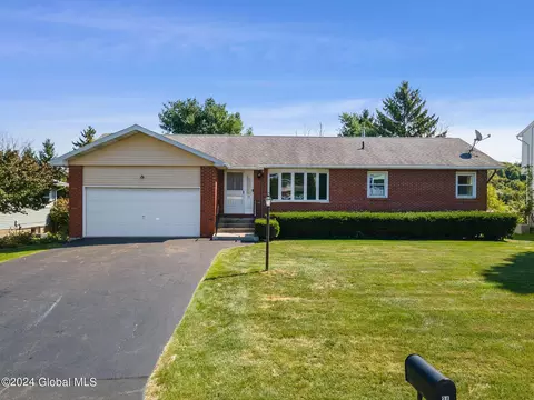 34 Galileo Way, Latham, NY 12110