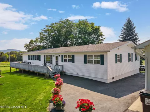 246 Ecker Hollow Rd, Schoharie, NY 12157