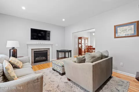 2762 W Lydius St, Schenectady, NY 12306 photo 4