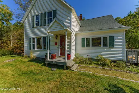 660 Jones Hollow Rd, Petersburgh, NY 12138