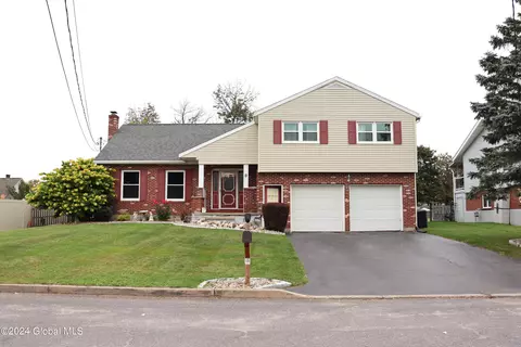 8 Stamford Ave, Amsterdam, NY 12010