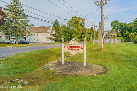 203 Cambridge Manor Dr, Scotia, NY 12302