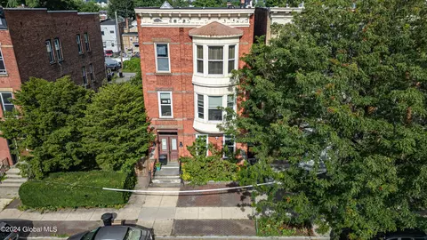 331 3rd St, Troy, NY 12180