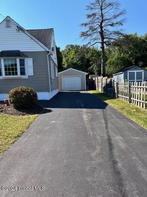 139 Miles Standish Rd, Rotterdam, NY 12306