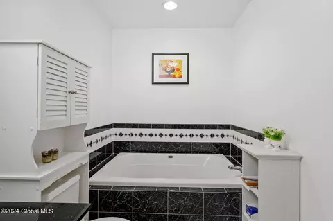 Bath - 36 Maple Ave, Slingerlands, NY 12159 photo 3 of 5