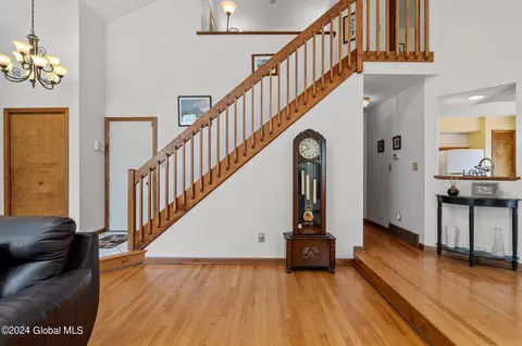 Entry Way - 36 Maple Ave, Slingerlands, NY 12159 photo 2 of 5