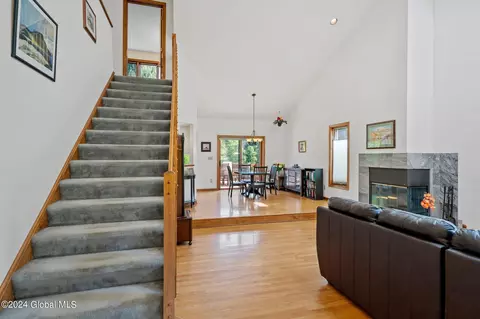 Entry Way - 36 Maple Ave, Slingerlands, NY 12159 photo 3 of 5