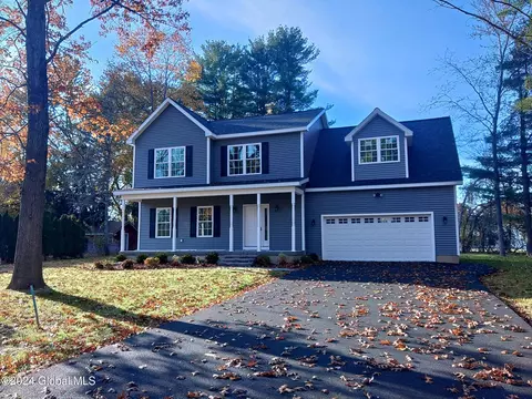 9 Lynn Dr, Schenectady, NY 12302
