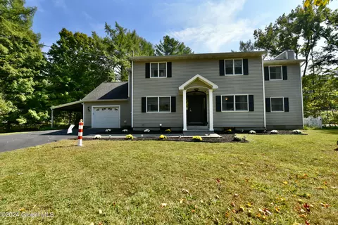 424 Daniels Rd, Saratoga Springs, NY 12866