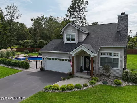1 Meghan Ct, Saratoga Springs, NY 12866