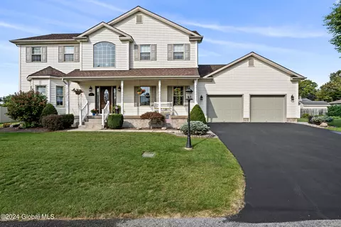 10 Waverly St, Mechanicville, NY 12118