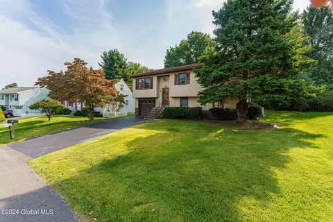 15 Barber Dr, Rensselaer, NY 12144