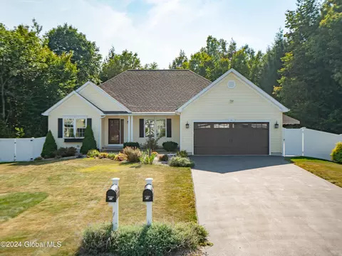 14 Cherry Tree Ln, Gansevoort, NY 12831