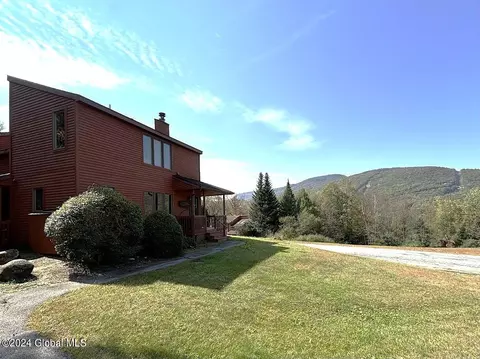 10 Summit Rdg #M, North Creek, NY 12853