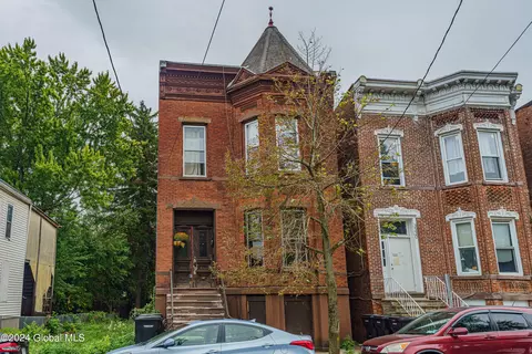 3334 6th Ave, Troy, NY 12180