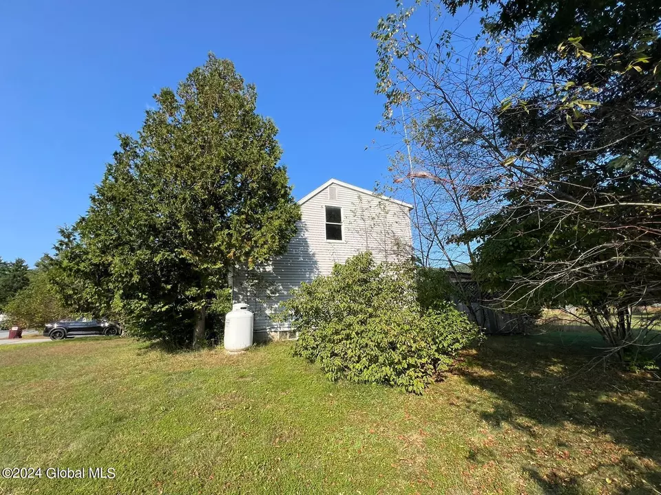 Exterior - 7 Meadowlark Ln, Warrensburg, NY 12885 photo 7 of 10