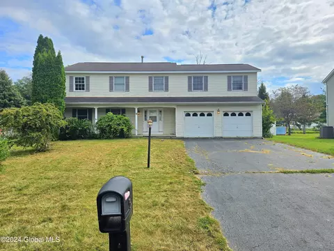5 Flora Cir, Rensselaer, NY 12144