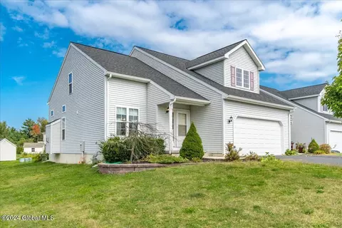 3 Breezy Pointe Dr # A, Halfmoon, NY 12065