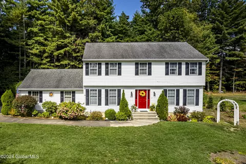 39 Willow Rd, Queensbury, NY 12804
