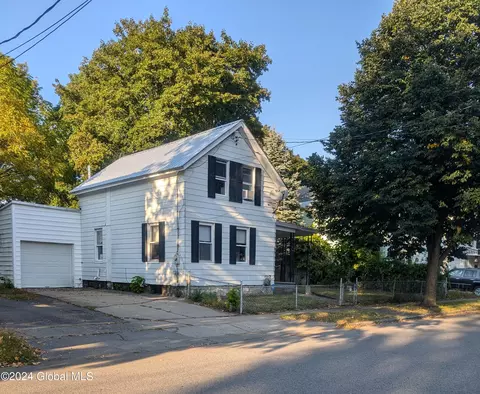 27 3rd St, Glens Falls, NY 12801