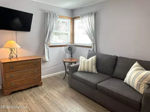 309 Chiswell Rd, Schenectady, NY 12304 photo 11