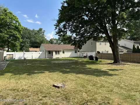 309 Chiswell Rd, Schenectady, NY 12304 photo 24