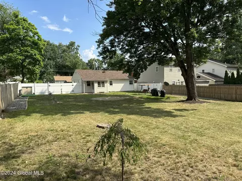 309 Chiswell Rd, Schenectady, NY 12304 photo 23
