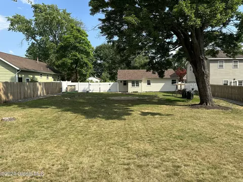 309 Chiswell Rd, Schenectady, NY 12304 photo 25