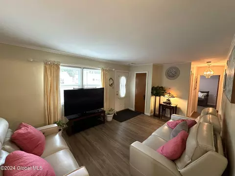 309 Chiswell Rd, Schenectady, NY 12304 photo 5