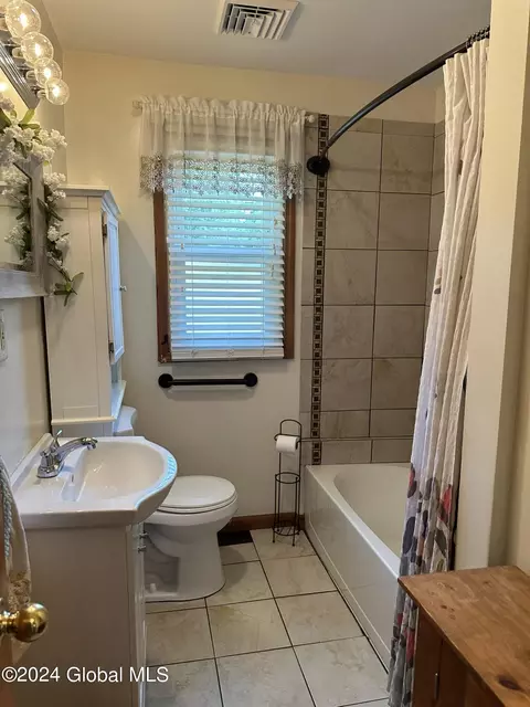 309 Chiswell Rd, Schenectady, NY 12304 photo 6