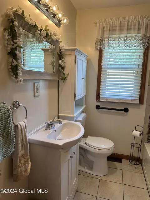 309 Chiswell Rd, Schenectady, NY 12304 photo 8