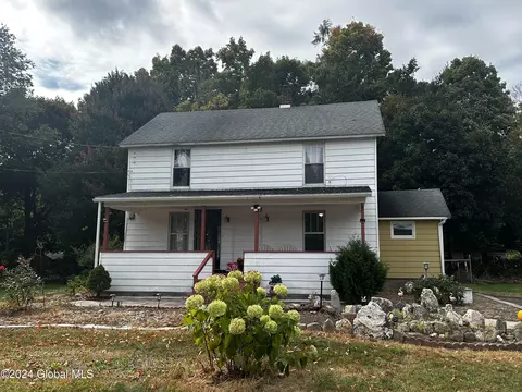 79 W St, New Lebanon, NY 12125