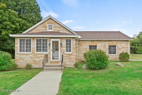47 New Turnpike Rd, Troy, NY 12182