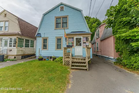 828 Bradt St, Schenectady, NY 12306