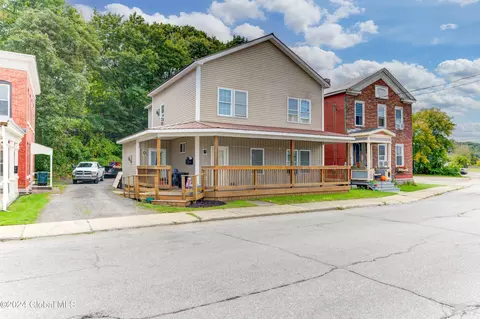 81 Mohawk St, Canajoharie, NY 13317