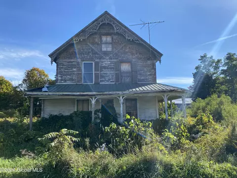 2574 S Moriah Rd, Moriah, NY 12960