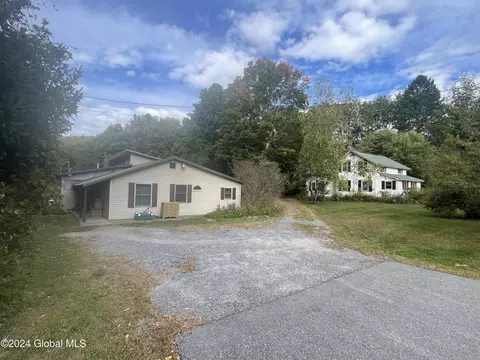 623-625 Malta Ave, Ballston Spa, NY 12020
